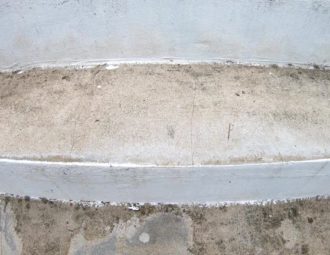 Construction d'un court de tennis en béton poreux à Saint-Tropez