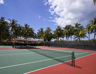 Construction d'un terrain de tennis à Saint-Raphaël