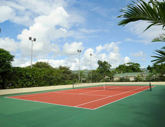 Construction d'un terrain de tennis à Toulon