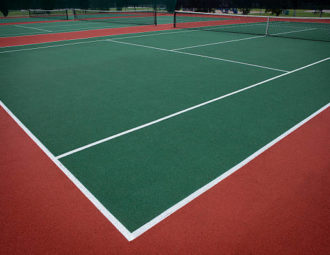 Construction d'un terrain de tennis à Toulon