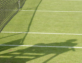 Construction d'un court de tennis à Toulon
