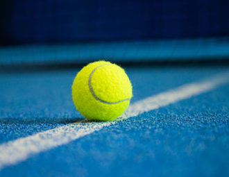 Construction d'un court de tennis à Toulon