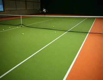 Construction d'un court de tennis à Toulon