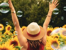 découvrez notre vaste sélection de chapeaux tendance et confortables. que ce soit pour la mode, la protection solaire ou une touche d'élégance, trouvez le chapeau parfait qui complétera votre style et vous accompagnera en toute saison.