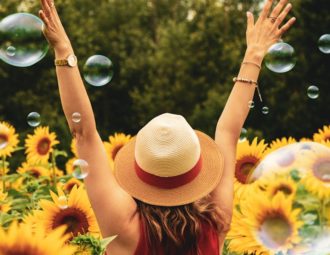 découvrez notre vaste sélection de chapeaux tendance et confortables. que ce soit pour la mode, la protection solaire ou une touche d'élégance, trouvez le chapeau parfait qui complétera votre style et vous accompagnera en toute saison.