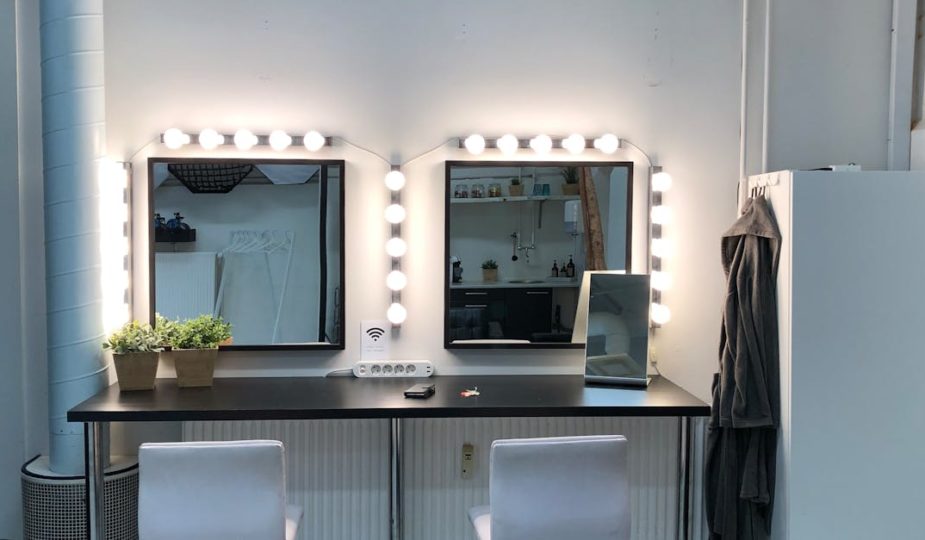 découvrez comment organiser efficacement vos produits de maquillage avec des astuces pratiques et des conseils de rangement. optimisez votre espace beauté et trouvez facilement tout ce dont vous avez besoin pour un maquillage parfait.