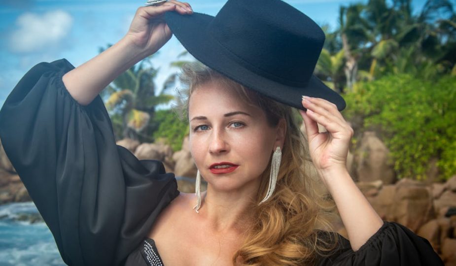 découvrez l'élégance intemporelle des accessoires de mode russes. explorez des pièces uniques qui allient tradition et modernité, pour sublimer votre style avec une touche authentique. idéals pour toutes les occasions, ces accessoires reflètent le savoir-faire artisanal et le riche patrimoine culturel de la russie.