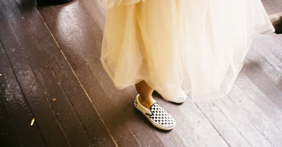 découvrez la tendance incontournable du slipdress, une pièce féminine et élégante qui allie confort et style. idéale pour toutes les occasions, du casual au chic, cette robe légère s'associe facilement à différents accessoires pour un look personnalisé. plongez dans l'univers de la mode avec notre sélection de slipdresses !