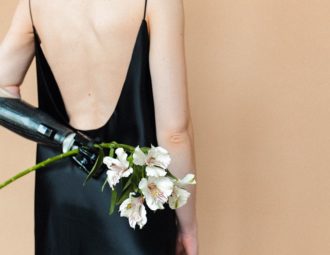 découvrez l'élégance intemporelle des slipdresses, des robes légères et féminines qui allient confort et style. idéales pour toutes les occasions, elles se portent aussi bien en journée qu'en soirée. explorez notre sélection pour trouver le modèle parfait qui mettra en valeur votre silhouette.