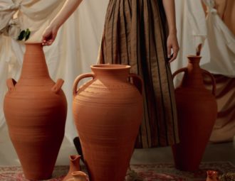 découvrez notre robe en terracotta, alliant élégance et confort. ce modèle tendance, parfait pour toutes les occasions, met en valeur votre silhouette avec une couleur chaleureuse et chic. idéale pour un look d'été raffiné, elle s'associe facilement avec vos accessoires préférés.