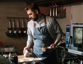 découvrez nos meilleurs conseils de cuisine pour améliorer vos plats, gagner du temps en cuisine et impressionner vos invités. astuces pratiques pour cuisiniers débutants et confirmés.