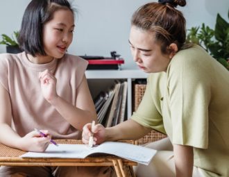 découvrez le parenting coaching : un accompagnement personnalisé pour aider les parents à mieux comprendre et gérer les défis du quotidien, renforcer les liens familiaux et favoriser l’épanouissement de toute la famille.