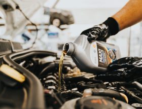 découvrez les meilleures pratiques pour l'entretien de votre véhicule : conseils, astuces et étapes essentielles pour assurer la fiabilité et la longévité de votre auto.