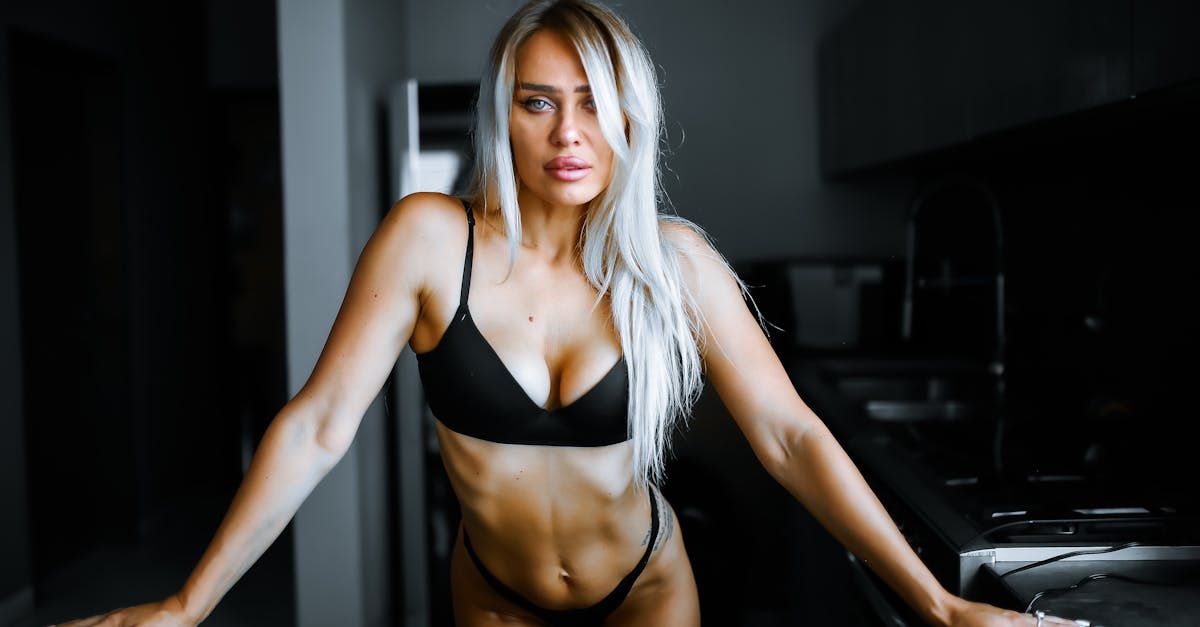 découvrez les dernières tendances en lingerie sexy : styles irrésistibles, matières délicates et conseils pour choisir la lingerie parfaite qui mettra votre silhouette en valeur.